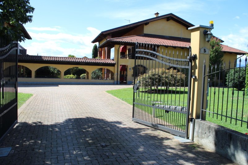 Villa a Rivarolo Canavese